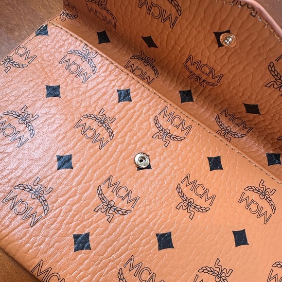 MCM Visetos Envelope Clutch Cognac - Picture 3 of 5